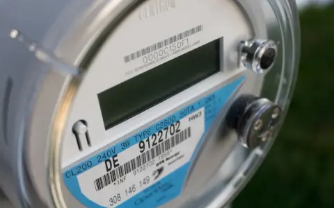 Inteligentny licznik energii elektrycznej, idealny do korzystania z taryfy weekendowej Tauron.