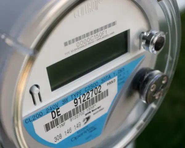 Inteligentny licznik energii elektrycznej, idealny do korzystania z taryfy weekendowej Tauron.